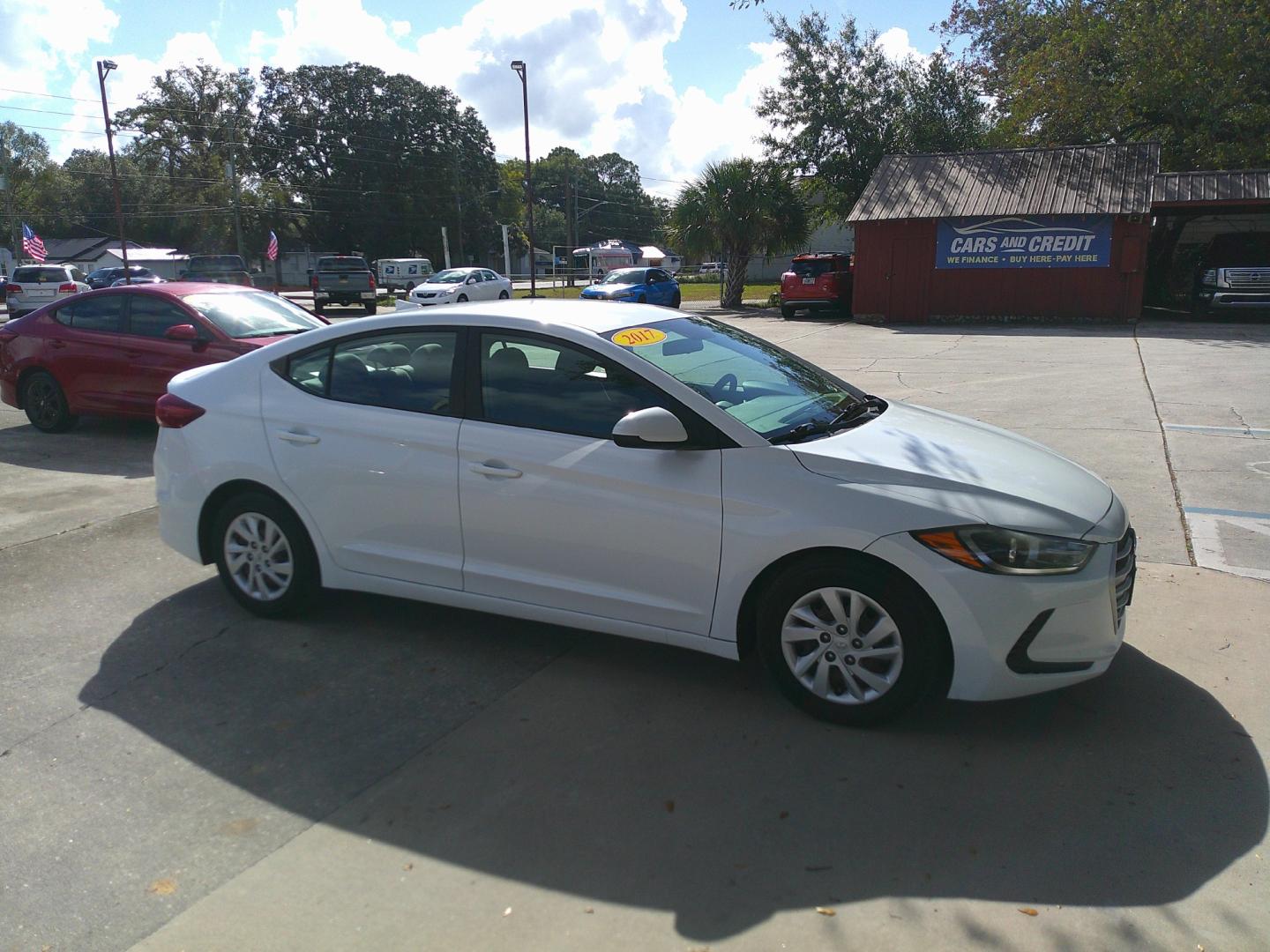 2017 WHITE HYUNDAI ELANTRA LIMITED; SE (5NPD74LF2HH) , located at 1200 Cassat Avenue, Jacksonville, FL, 32205, (904) 695-1885, 30.302404, -81.731033 - Photo#2